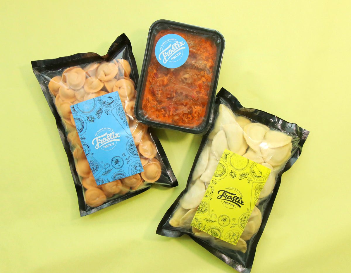 Handgemachte Wareniki mit gebratenem Weißkraut