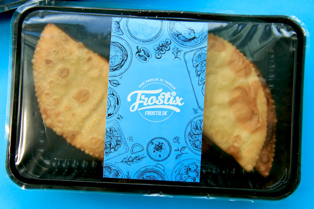 Fried Tschebureki with quark and cheese, 4 pieces