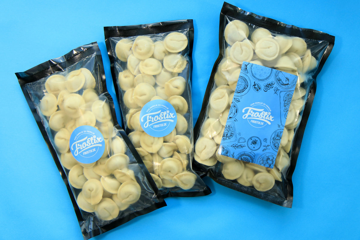 Handgemachte Pelmeni mit Rind- und Schweinefleisch