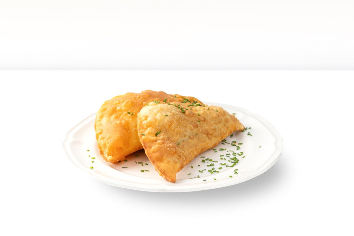 Tschebureki mit Schweine- und Rindfleisch